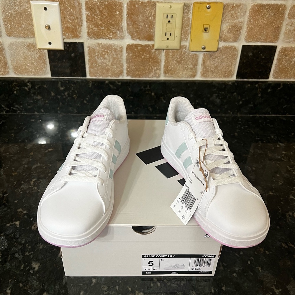 Adidas. Size 5. Youth.